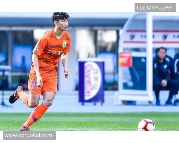 足球明星苏雅的成长历程与职业生涯全景介绍